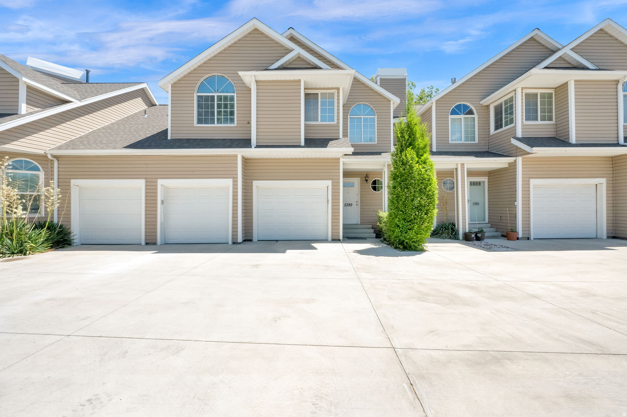 5389 S NEW HAMPTON DR, Murray, UT 84123 — photo 1