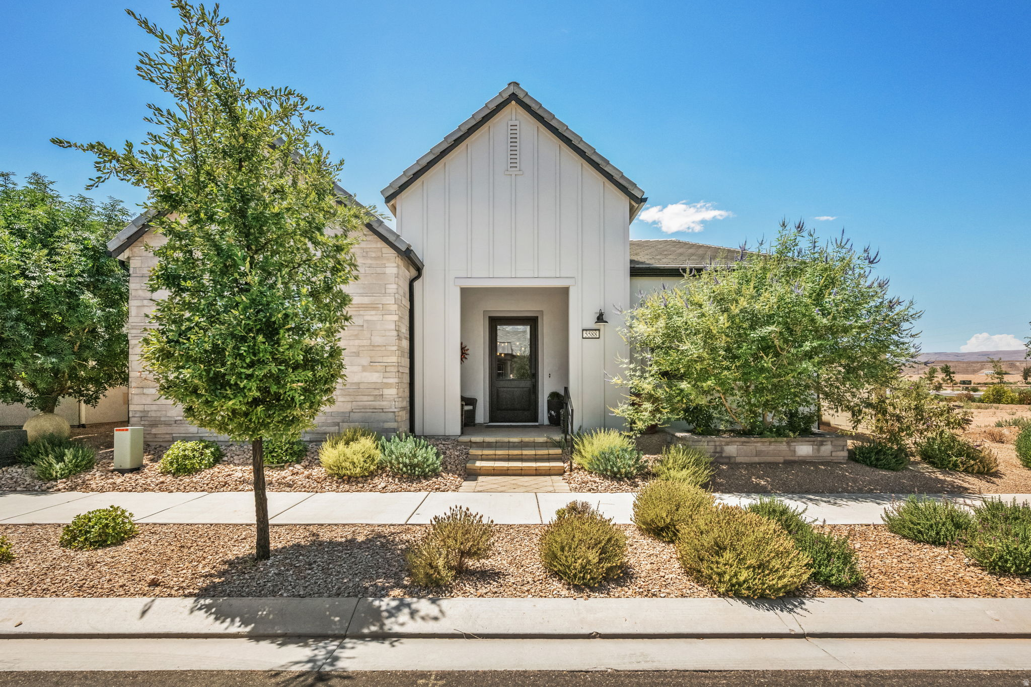 5588 S AGAVE PEAK LN, St. George, UT 84790 — photo 1