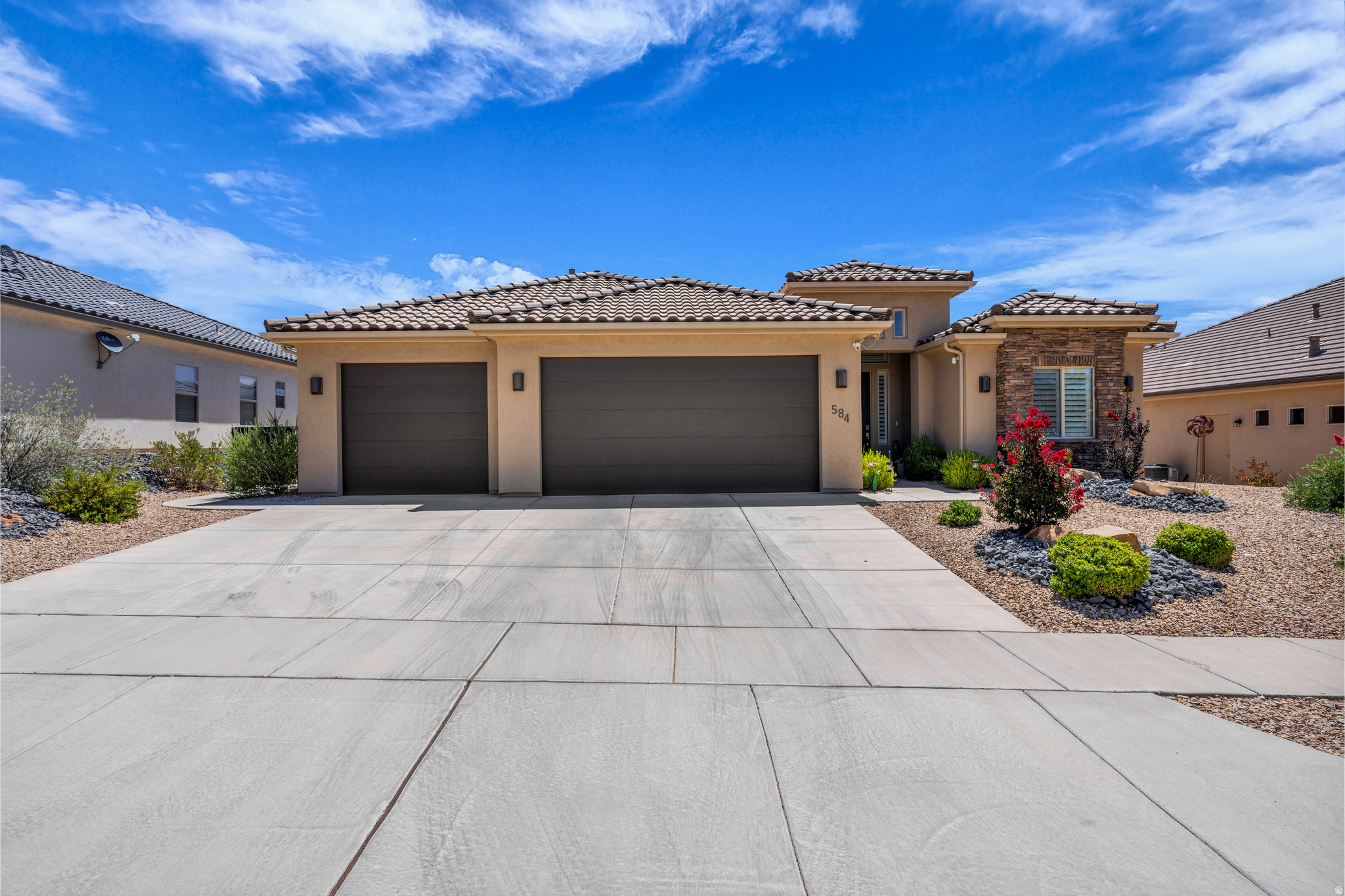 584 N SAGE HEN DR, Washington, UT 84780 — photo 1