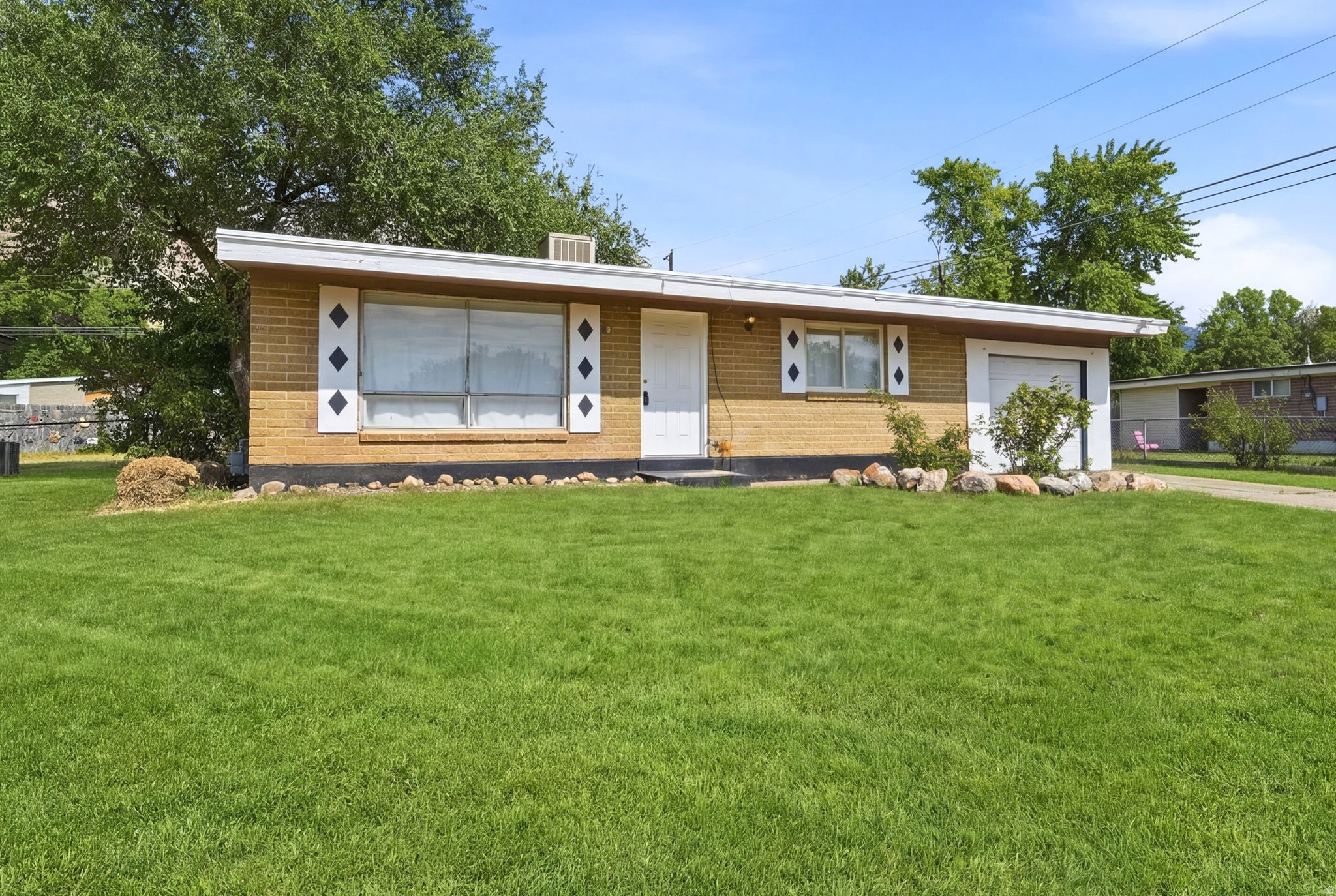 568 N MADISON AVE, Ogden, UT 84404 — photo 1