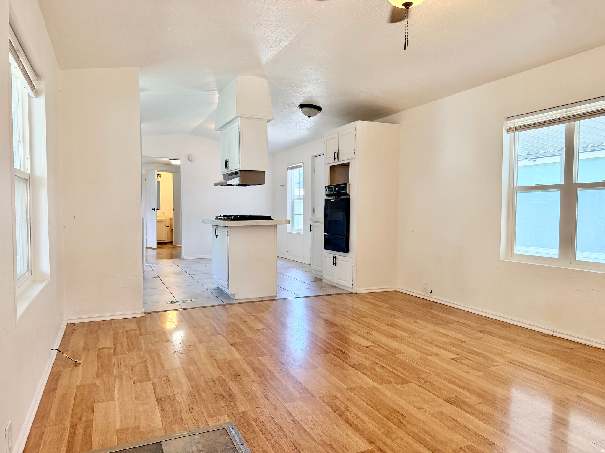 820 W BIG MOUNTAIN DR, Taylorsville, UT 84123 — photo 1