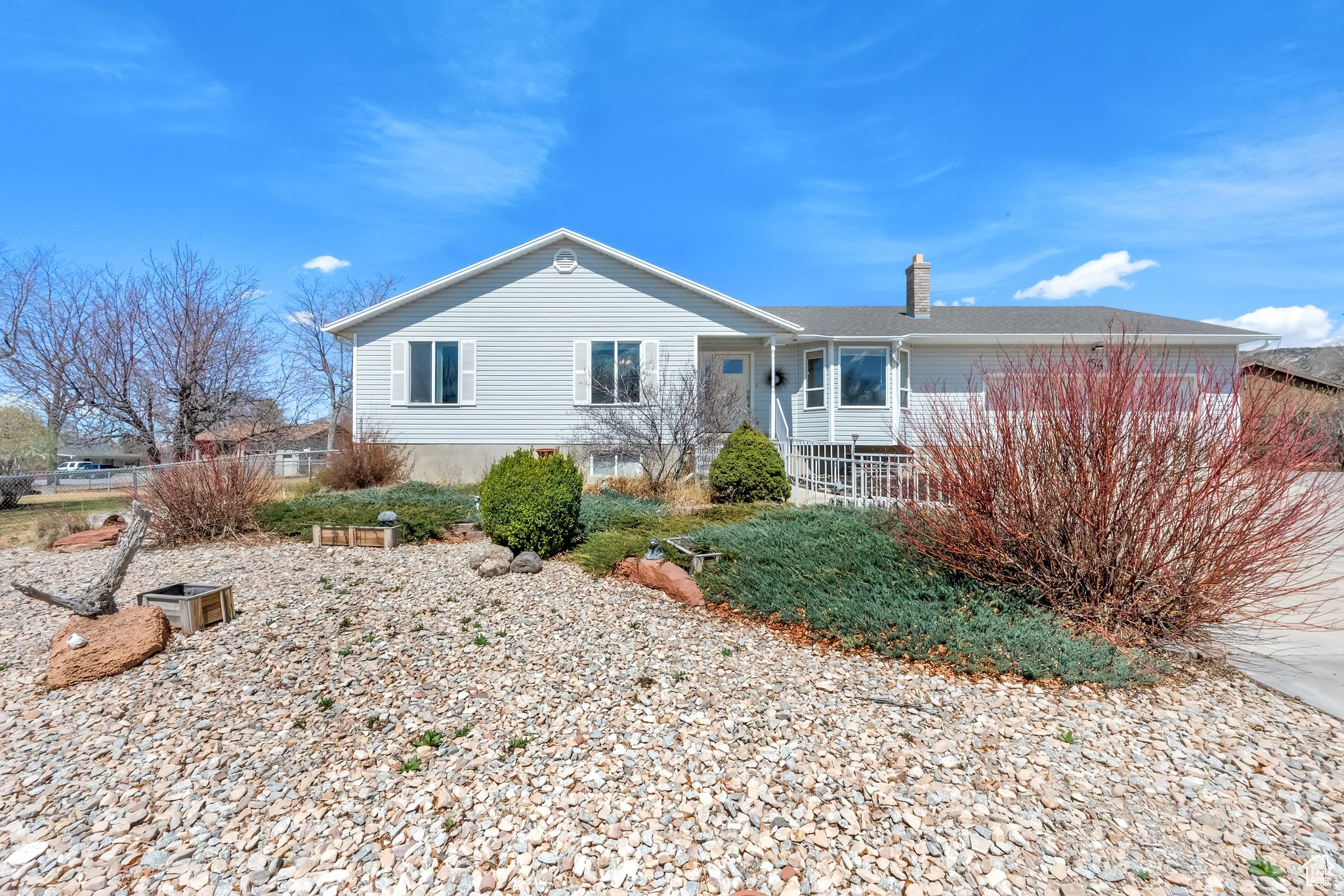 154 W MAIN ST