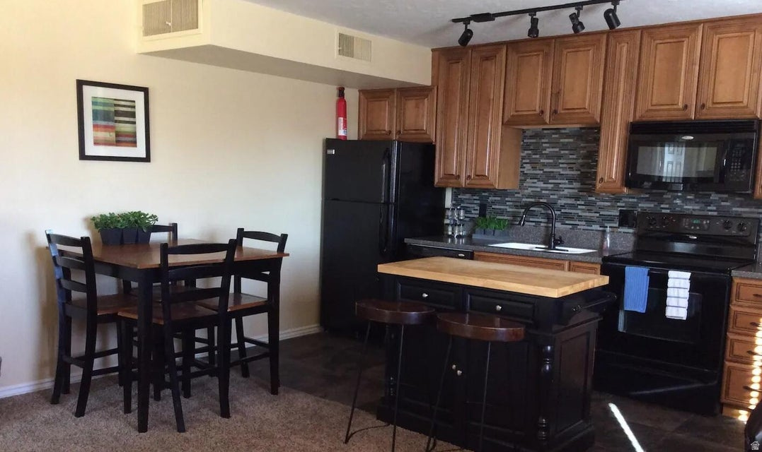 860 S VILLAGE RD #F-7, St. George, UT 84770 — photo 1