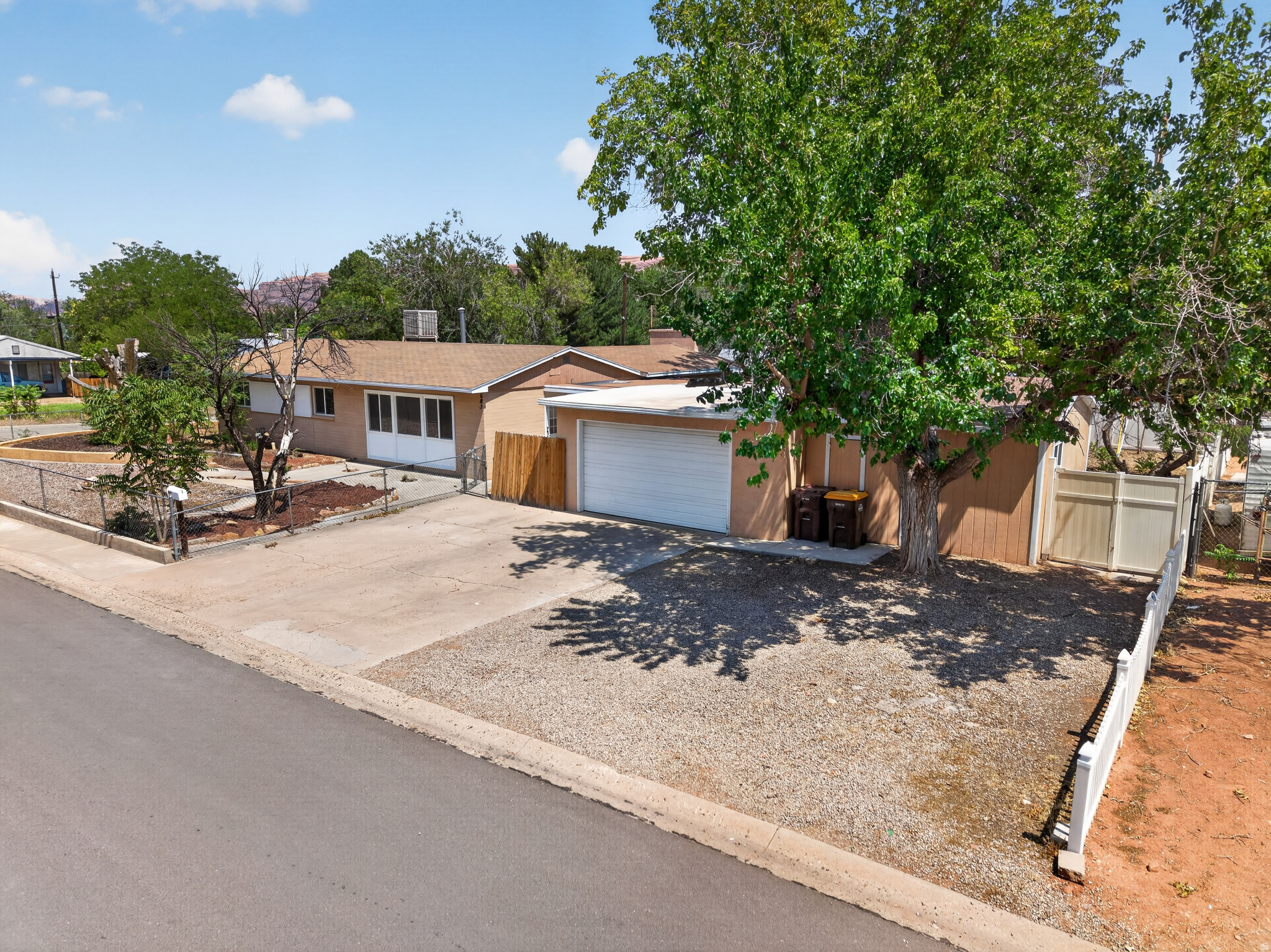 683  MOUNTAINVIEW DR, Moab, UT 84532 — photo 1
