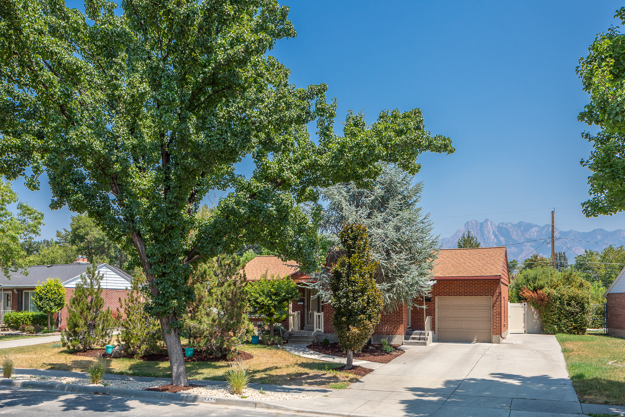 5471 S KNOLLCREST ST, Murray, UT 84107 — photo 1