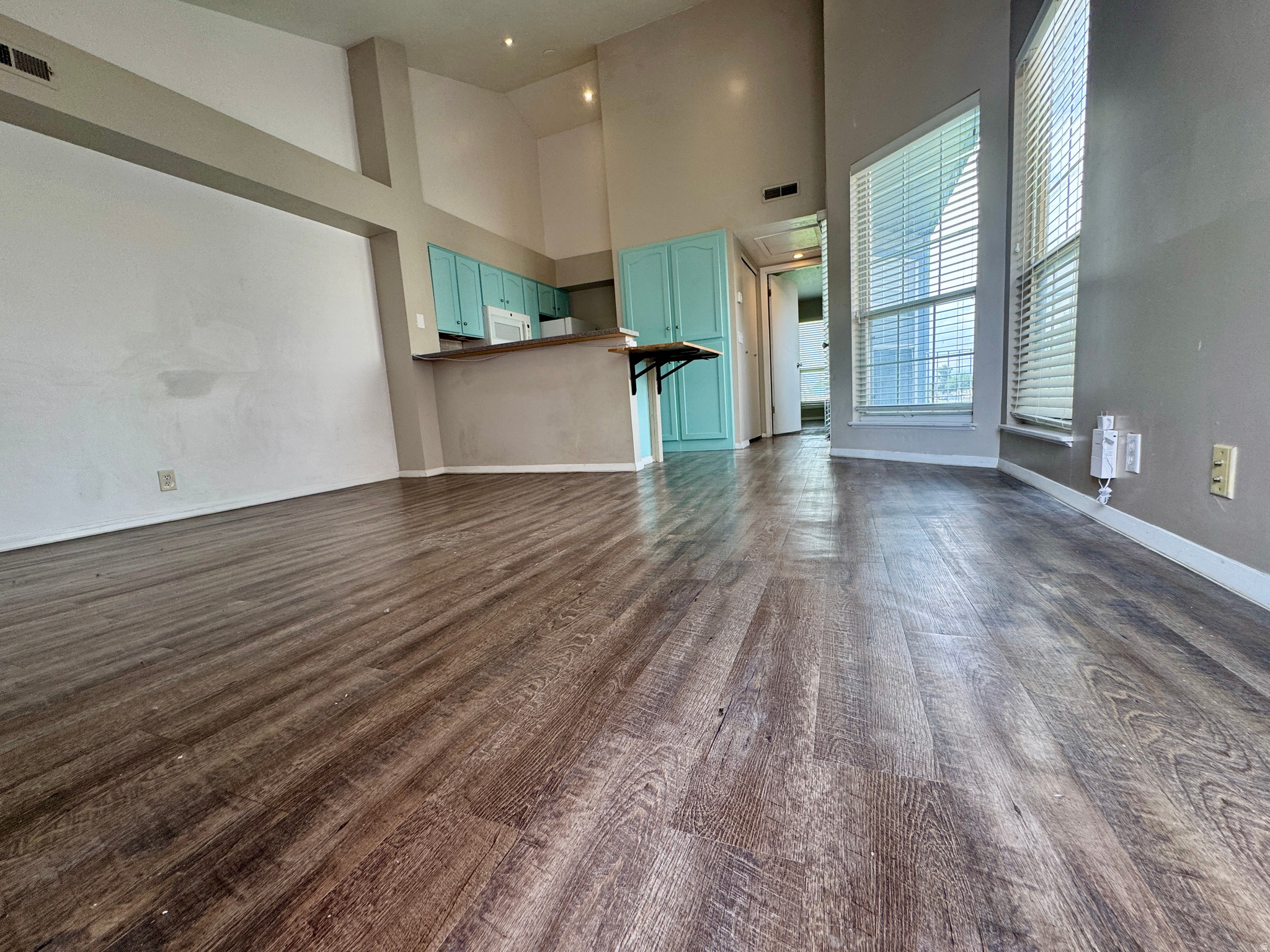 1382 W BEACON HILL CIRCLE CIR, Taylorsville, UT 84123 — photo 1