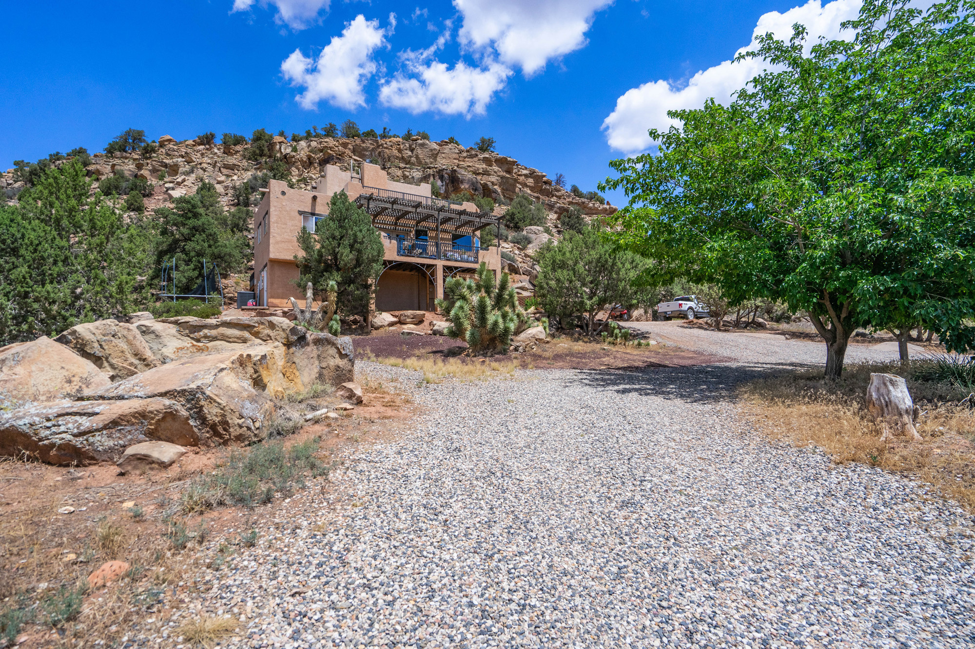 994 W FOOTHILL DR.