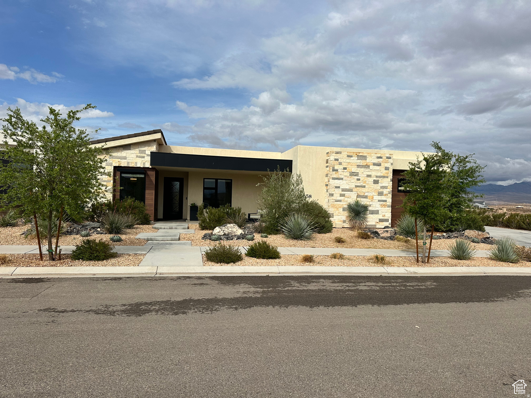5658 S RUBY DR, St. George, UT 84790 — photo 1