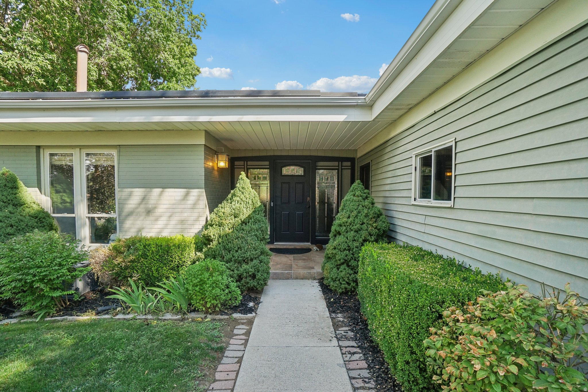 2451 E MURRAY HOLLADAY RD, Holladay, UT 84117 — photo 1