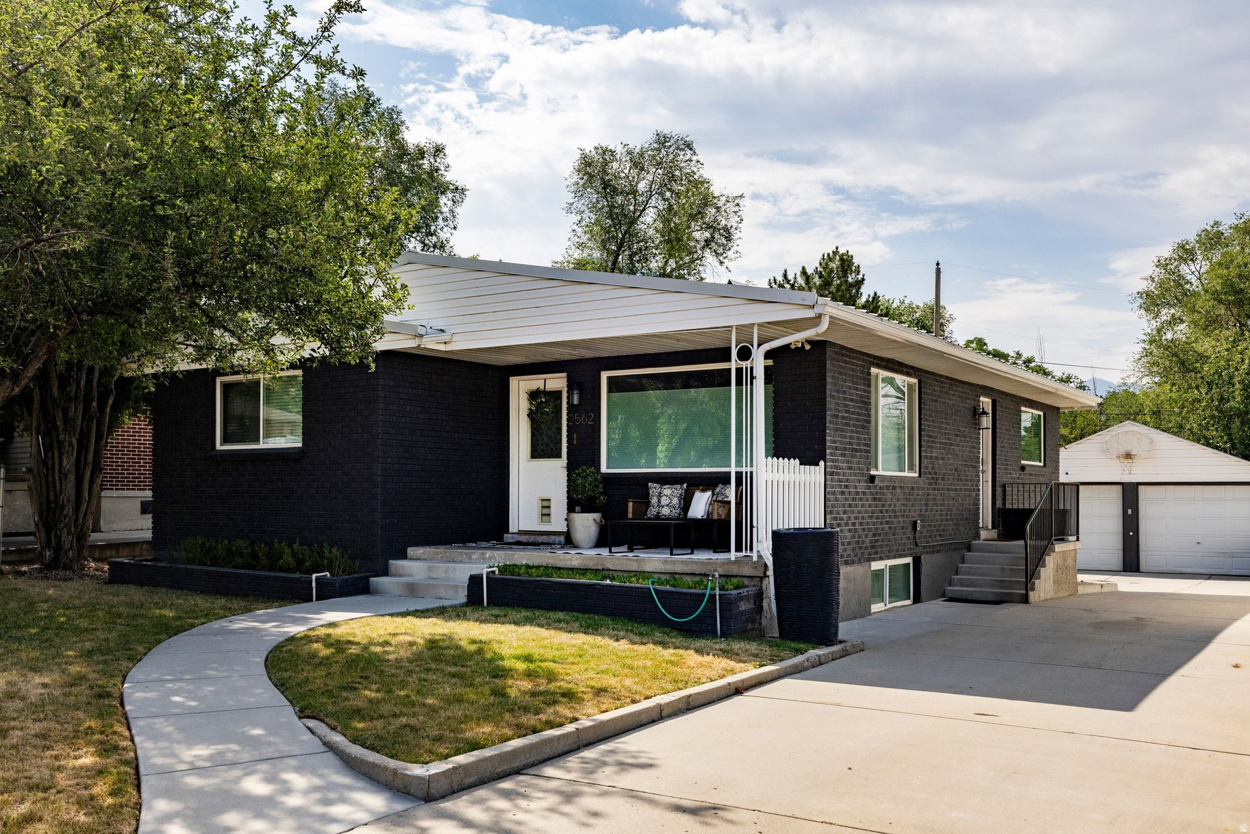 2562 E 3210 S, Salt Lake City, UT 84109 — photo 1