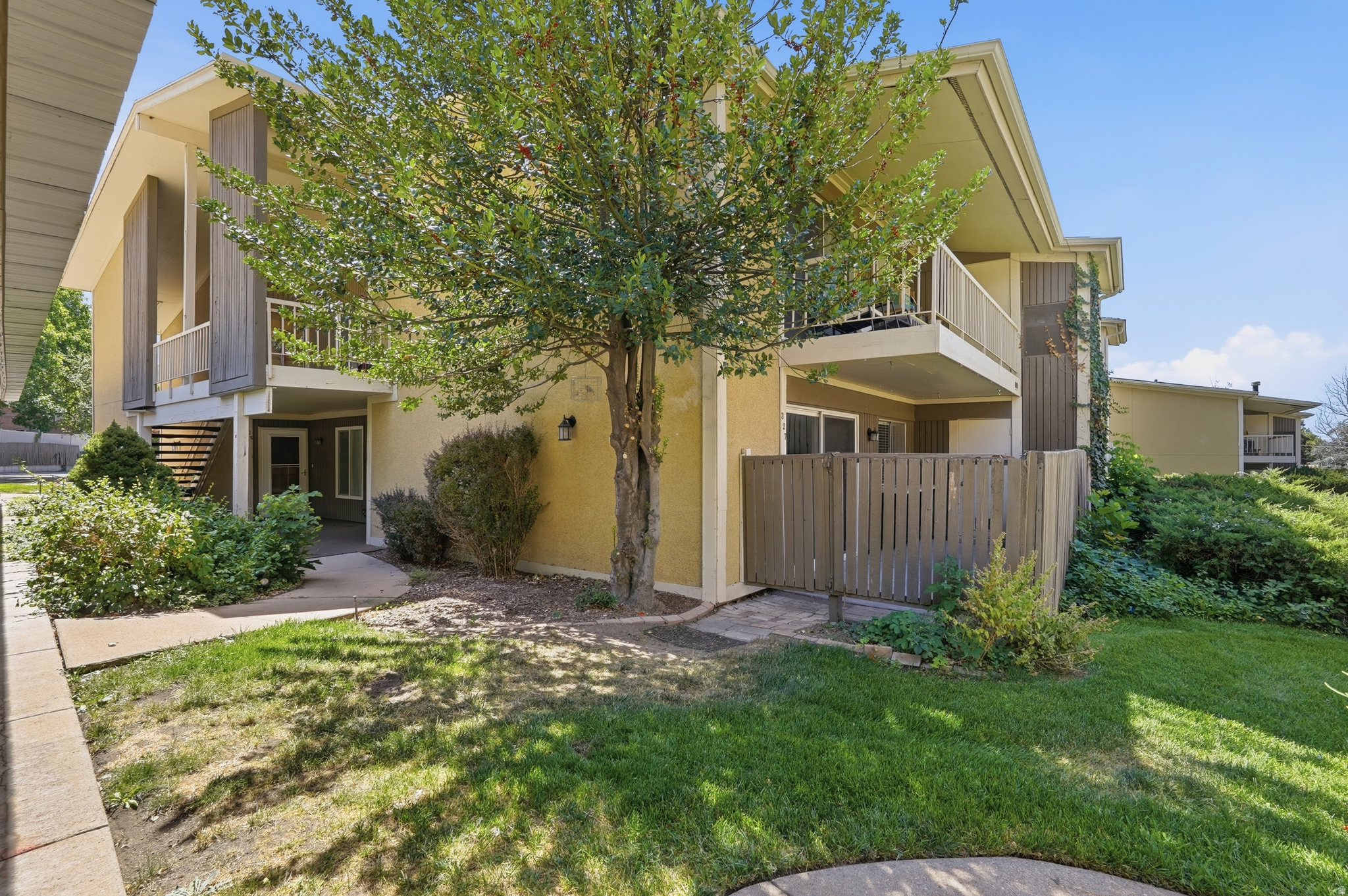 327 PEACH LN, Bountiful, UT 84010 — photo 1