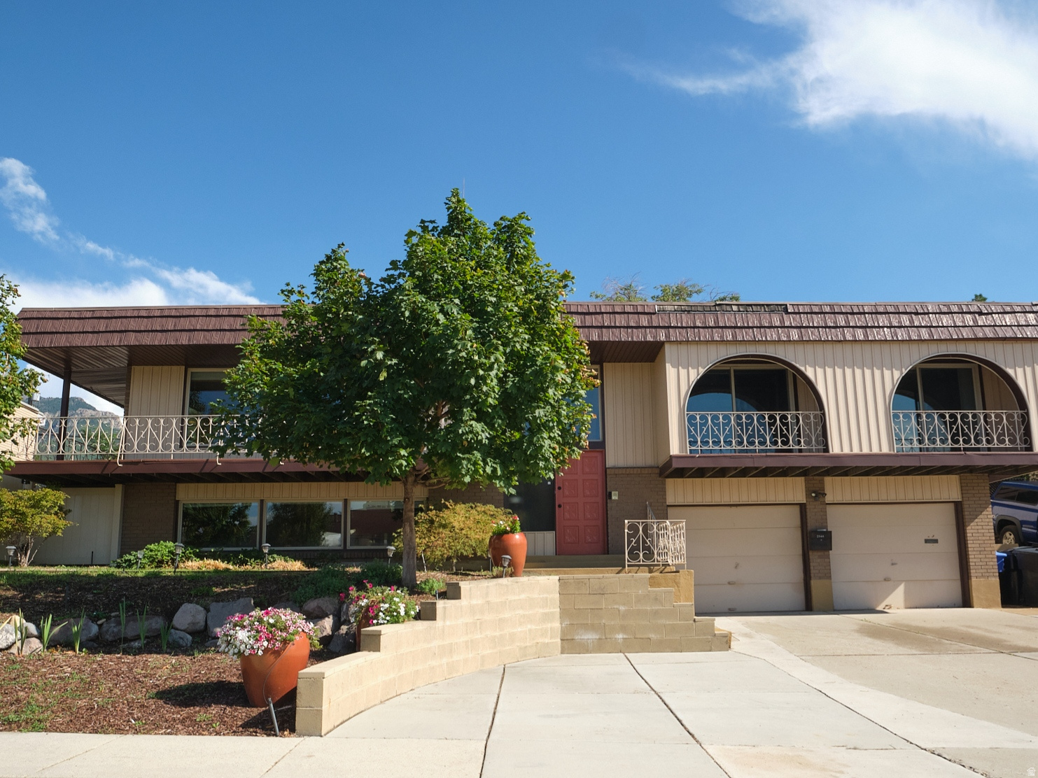 2546 E CAMPUS DR, Cottonwood Heights, UT 84121 — photo 1