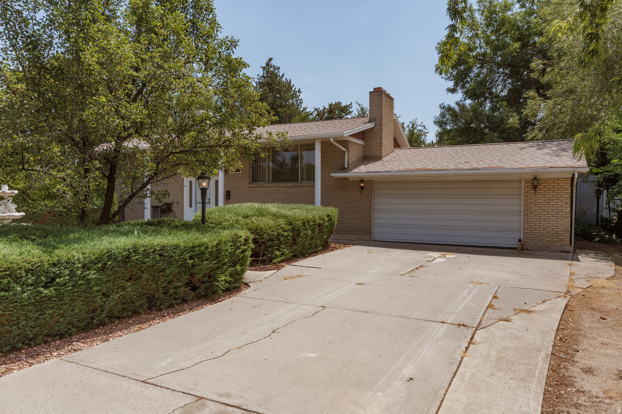 1706 E 6670 S, Cottonwood Heights, UT 84121 — photo 1