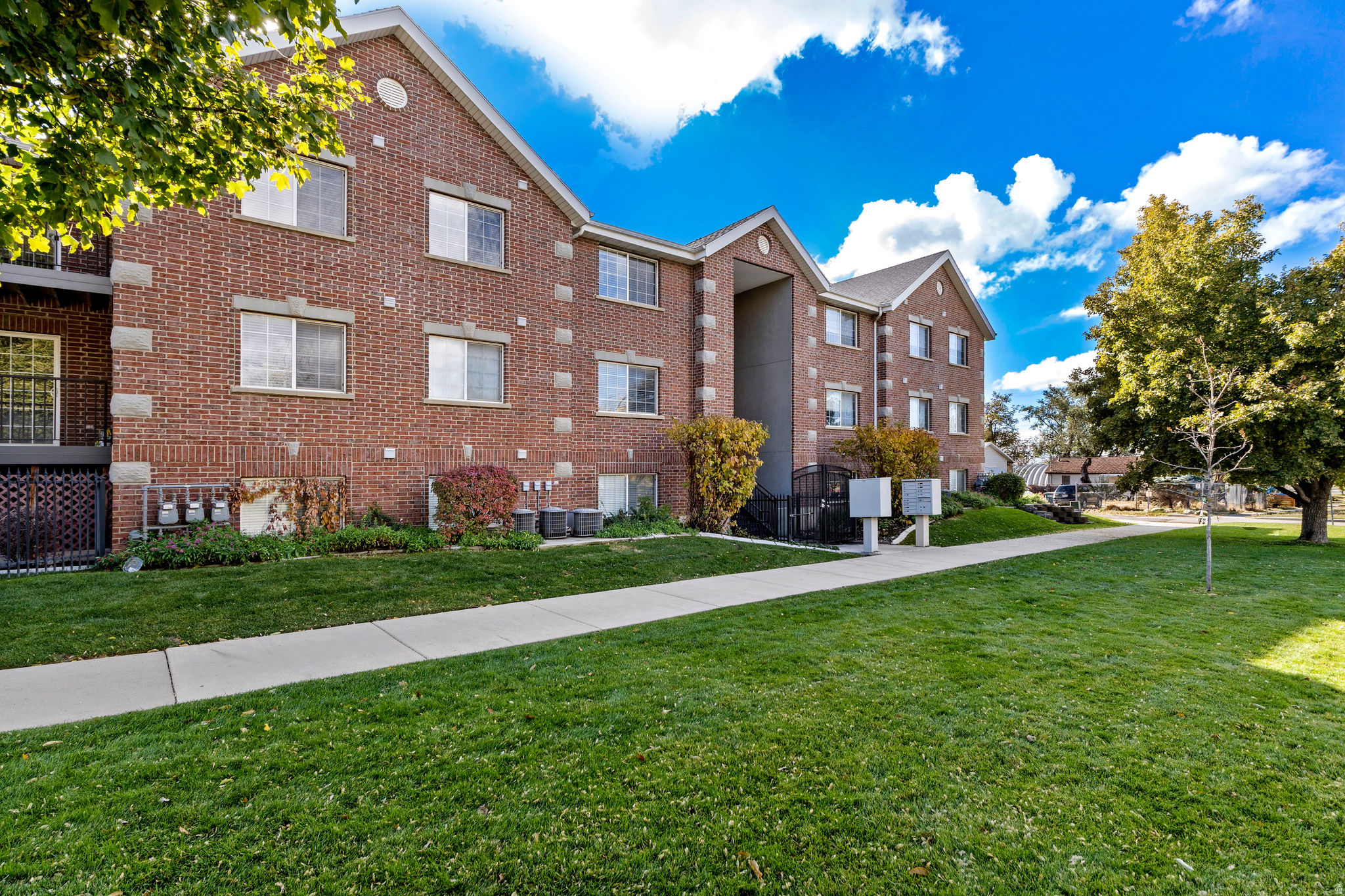 325 W 700 N #9, Salt Lake City, UT 84103 — photo 1