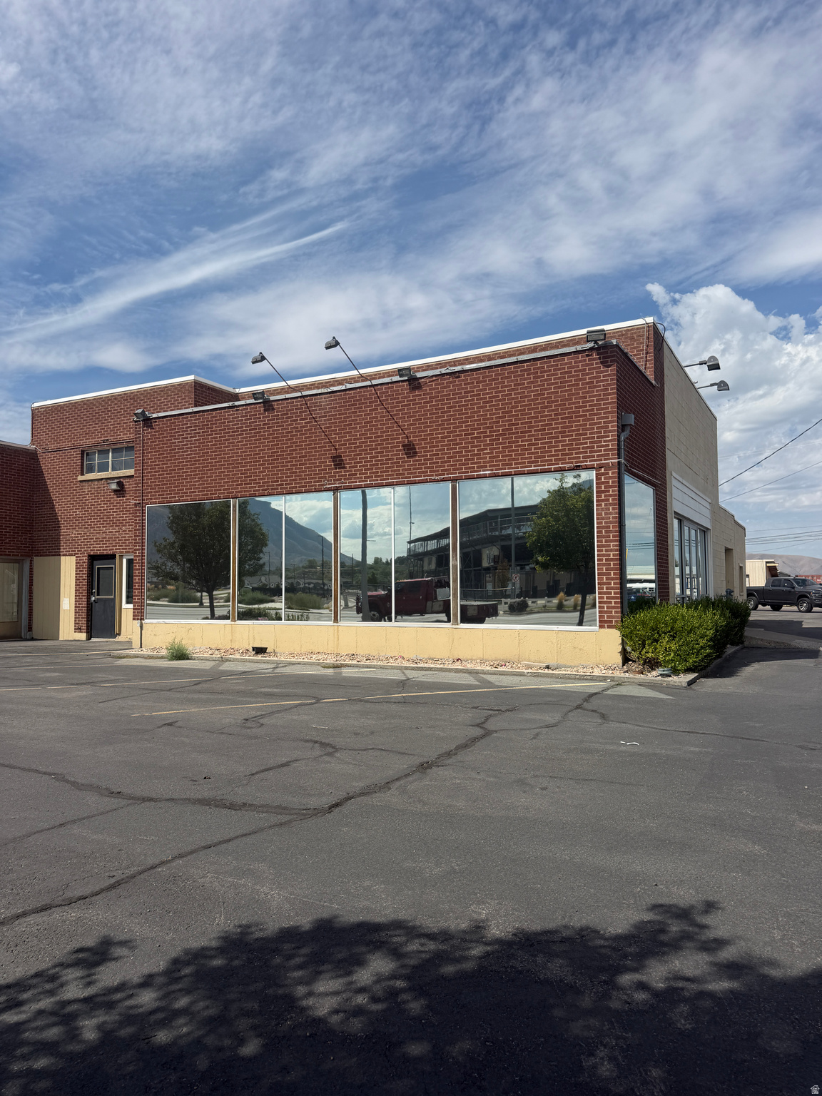 570 S MAIN ST #STE 2