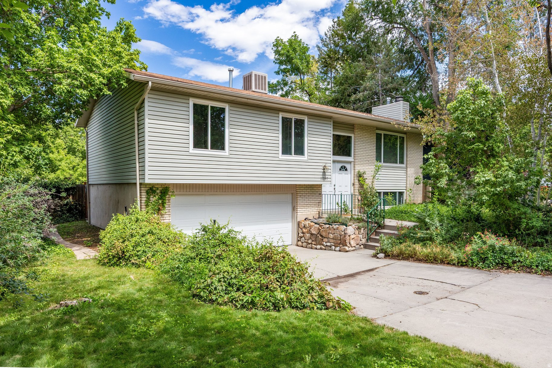 1259 E QUAIL CREEK DR, Sandy, UT 84094 — photo 1