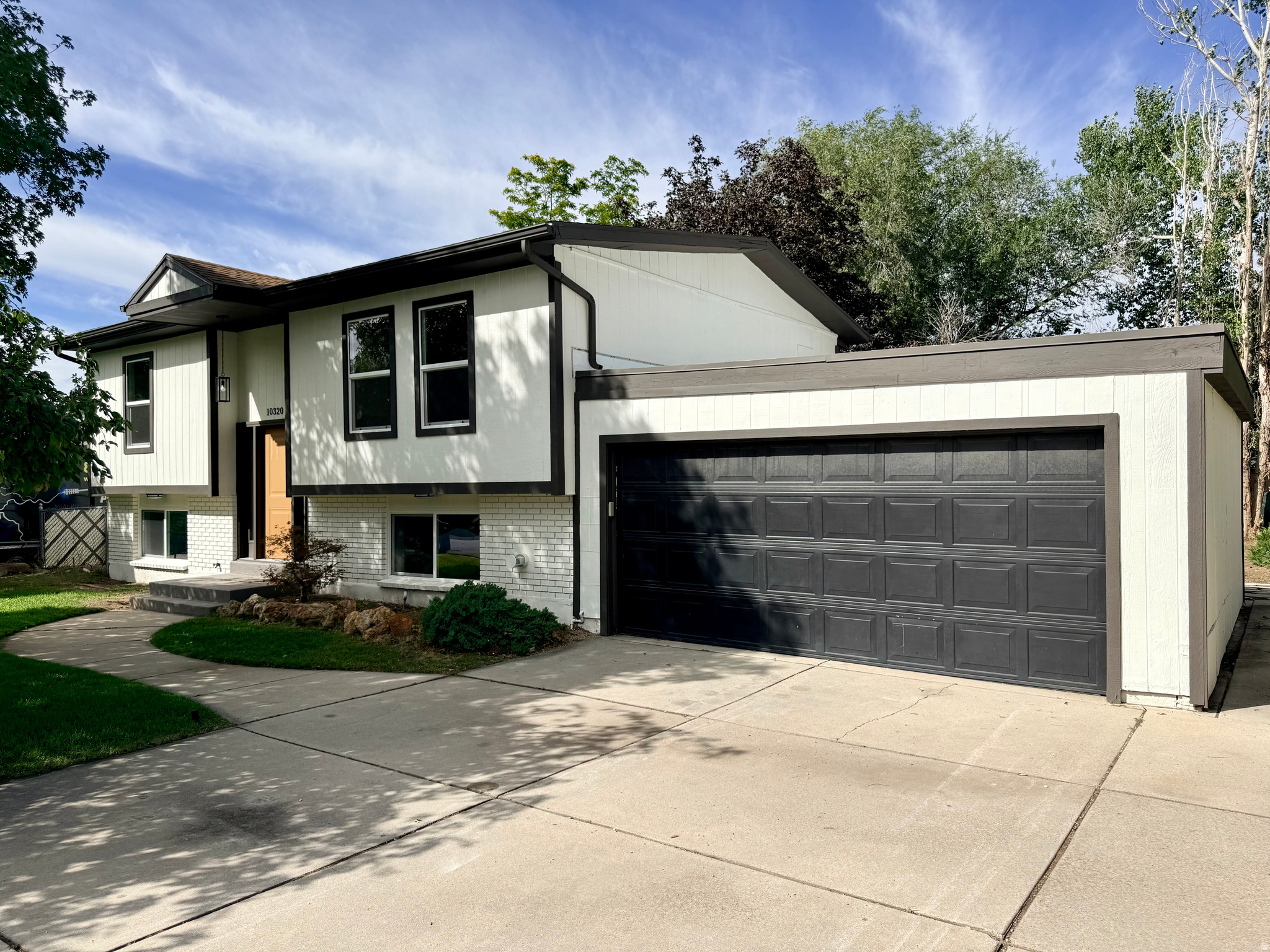 10320 S CLEARVIEW DR, Sandy, UT 84070 — photo 1