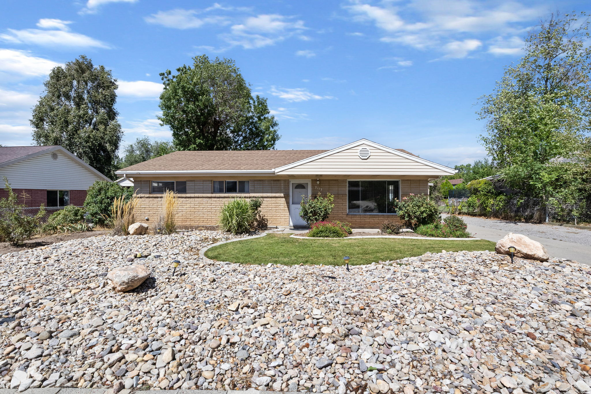 2173 E 6675 S, Cottonwood Heights, UT 84121 — photo 1