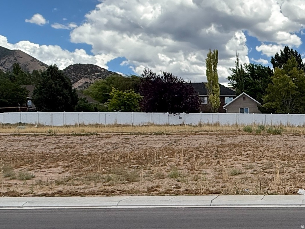 1376 N 275 E