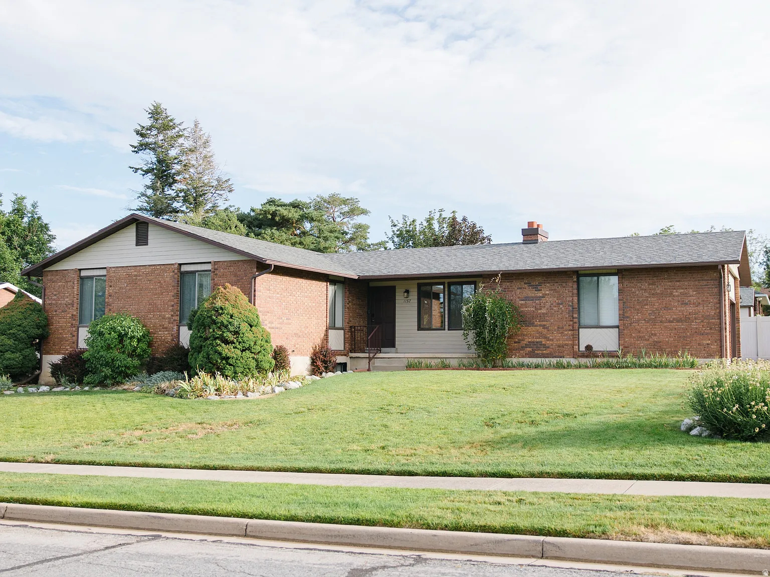 1157  CREEKVIEW DR