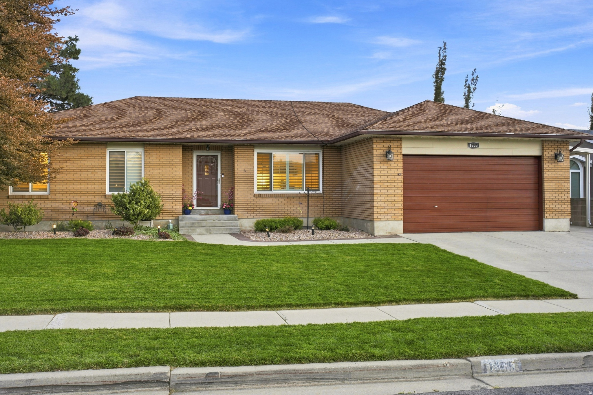 1368  EASTPOINT DR, Sandy, UT 84092 — photo 1