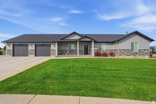 251 E EAGLE WAY