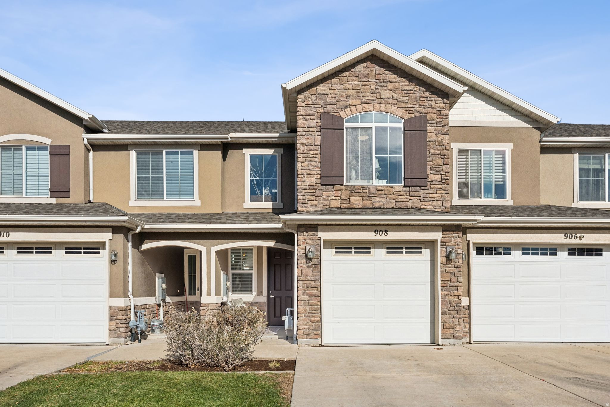 908 HALSTEAD DR, North Salt Lake, UT 84054 — photo 1