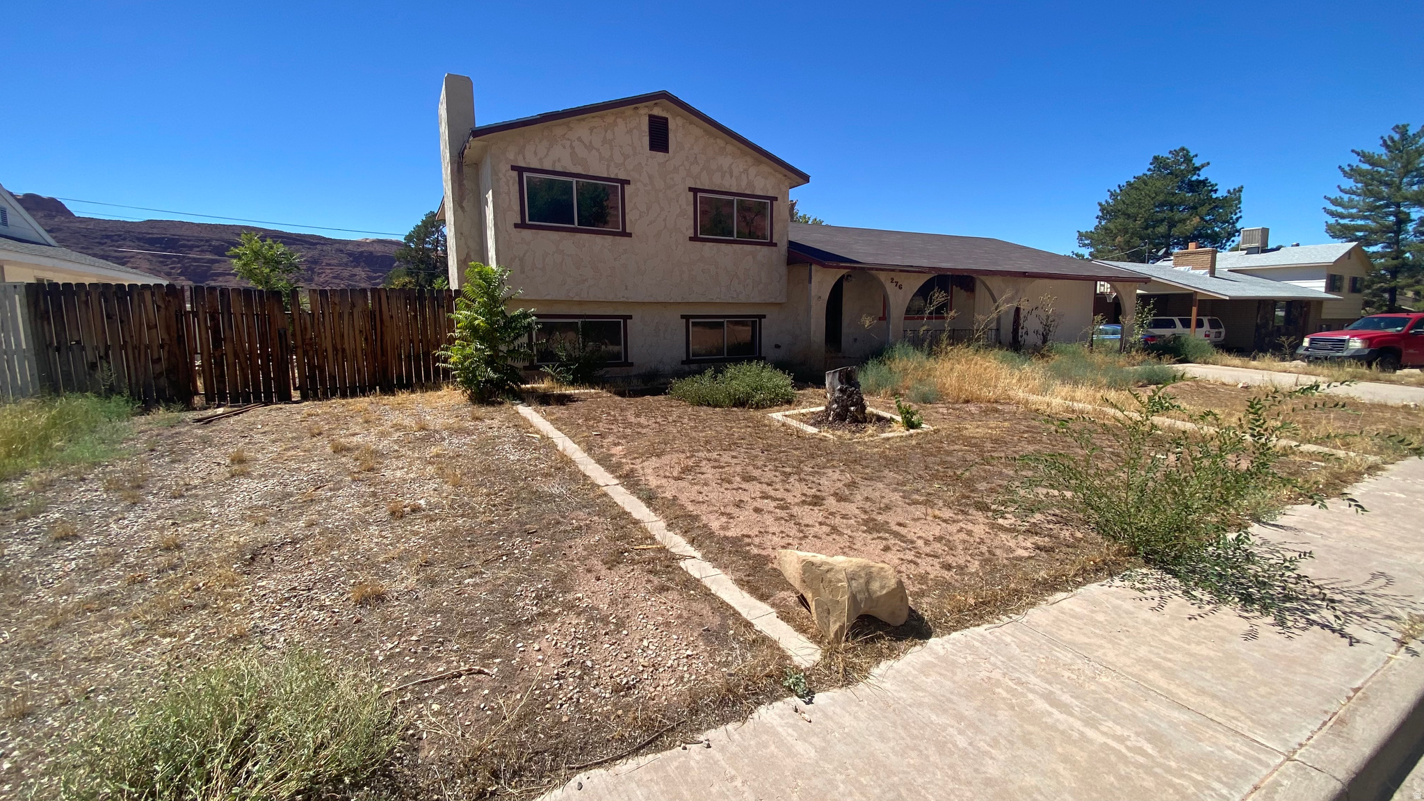 276  HILLSIDE DR