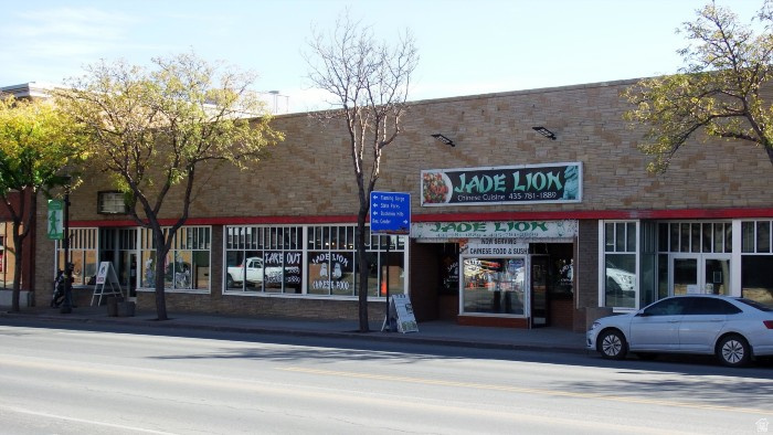 25 W MAIN ST