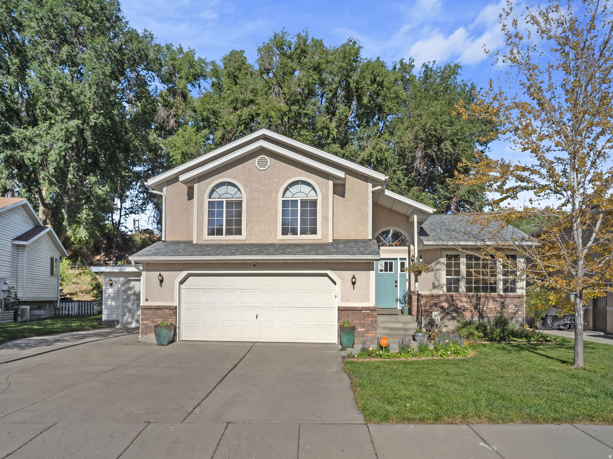 5554 S EDGEBERRY DR, Murray, UT 84123 — photo 1