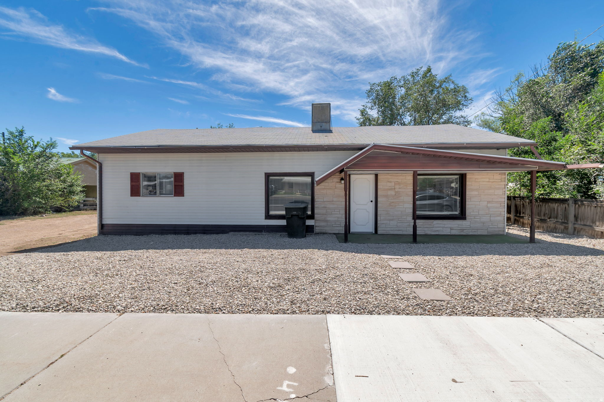 470 E MAIN ST