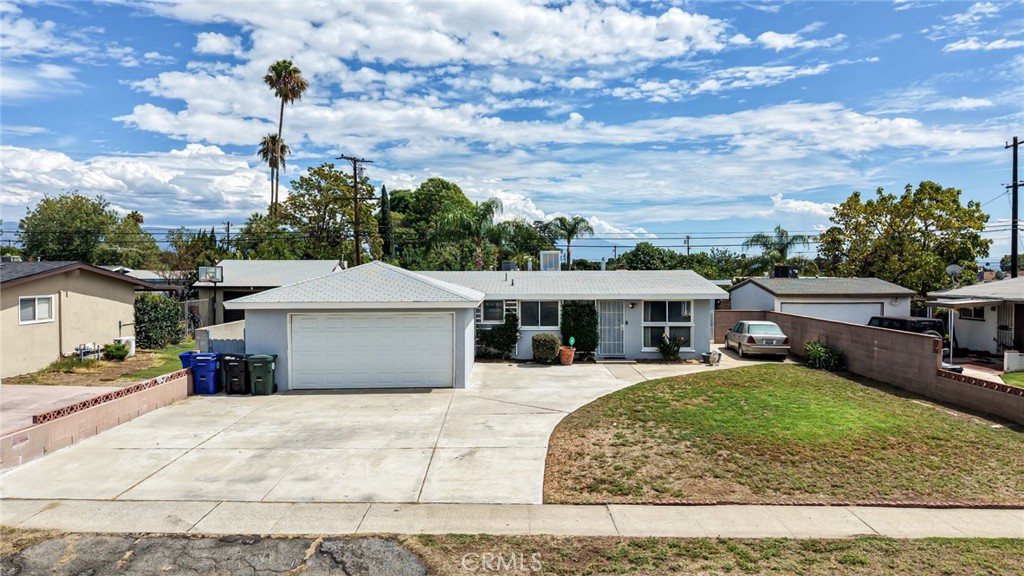 825 N Lilac Avenue
