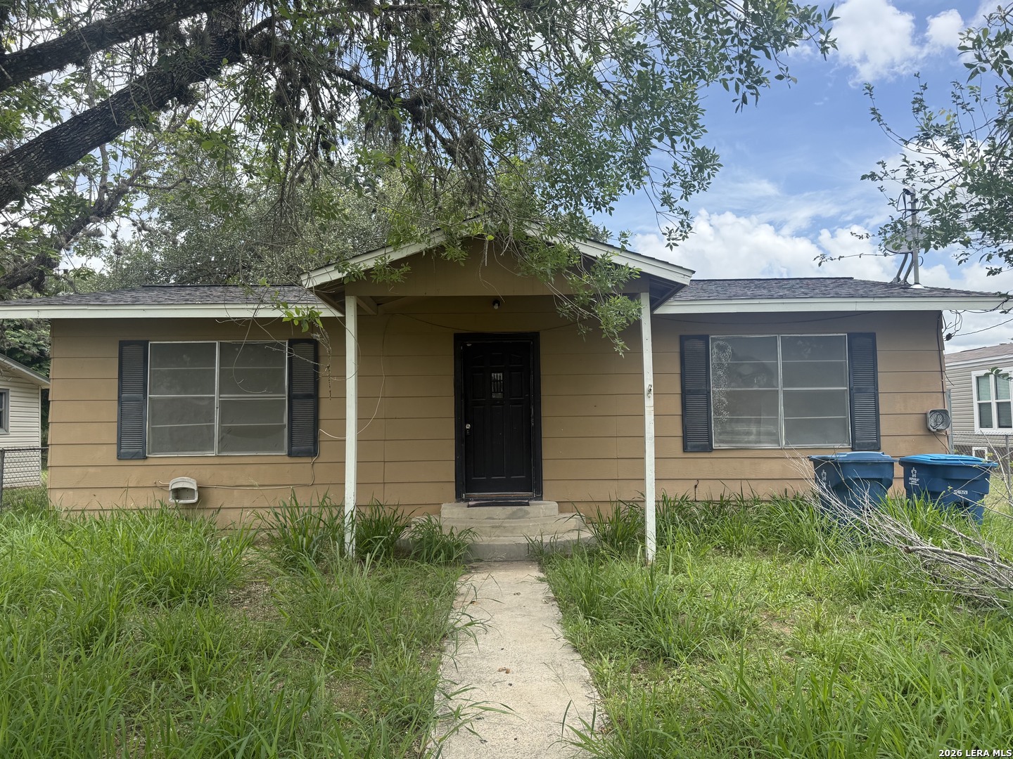 1025 BOWEN ST, , 78064 — photo 1