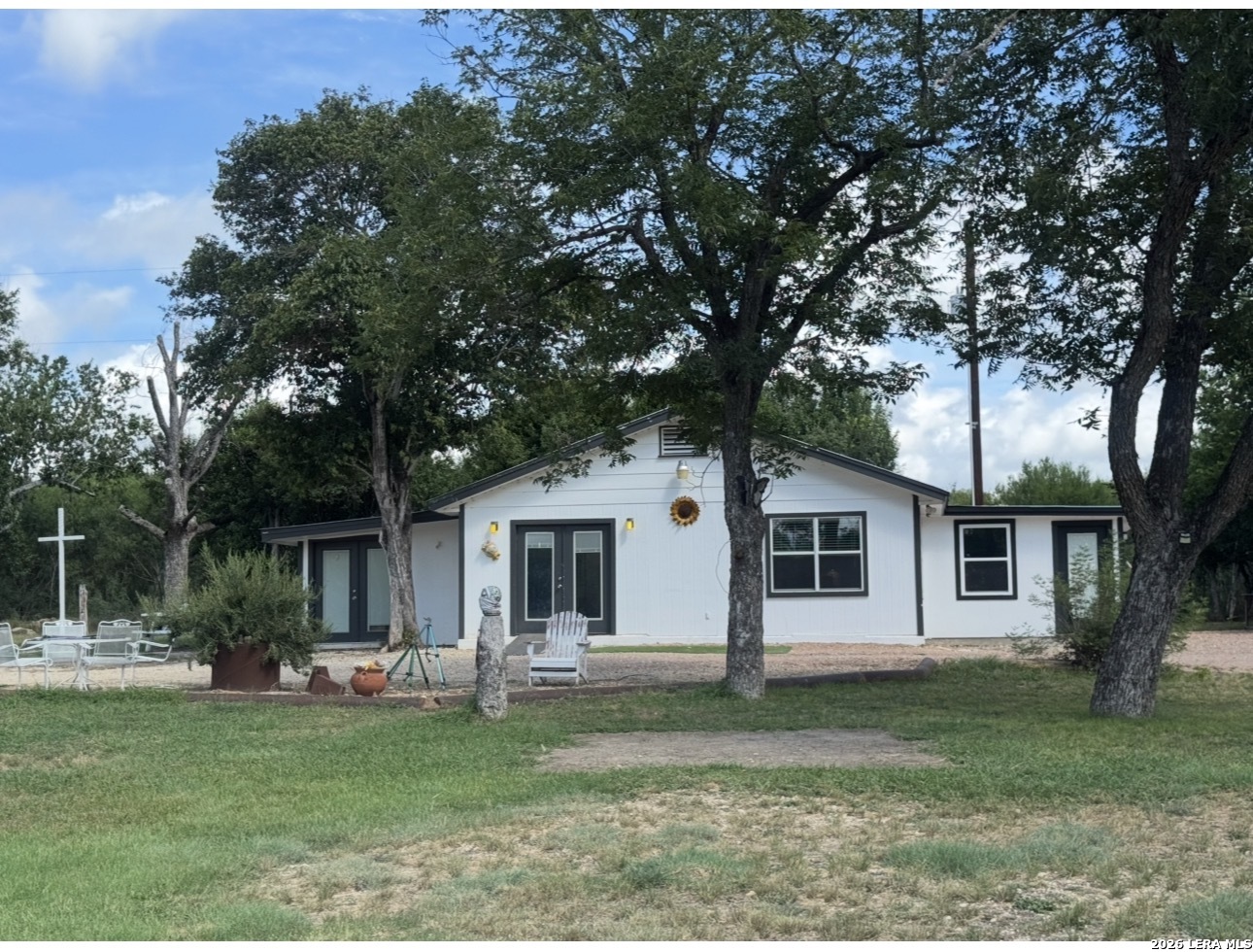 854 N LIVE OAK AVE, New Braunfels, TX 78130 — photo 1