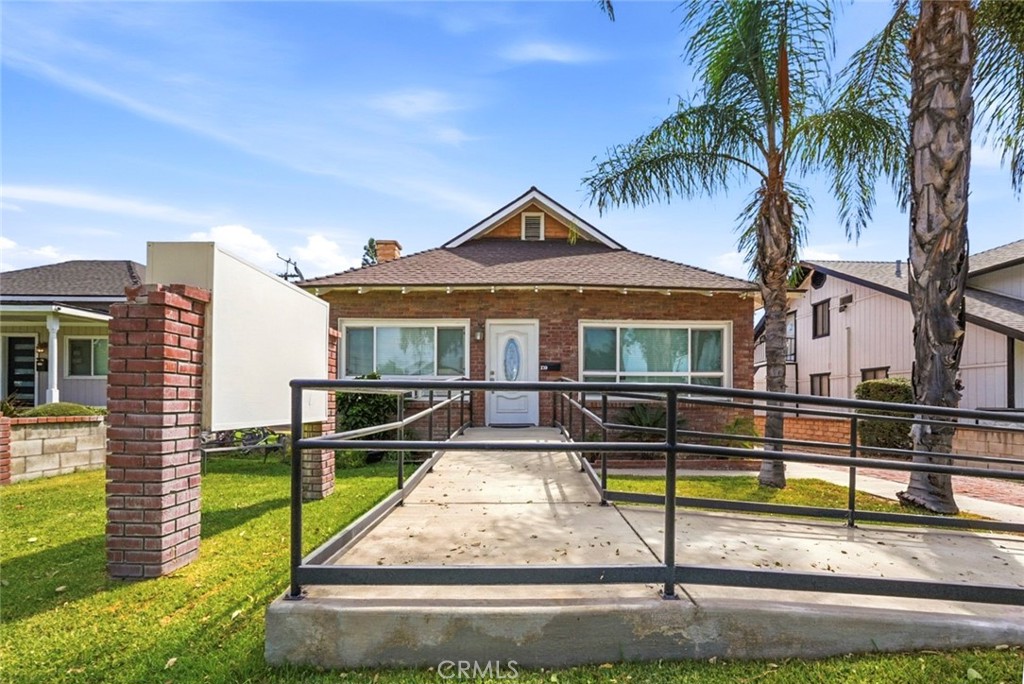 239 N Riverside
