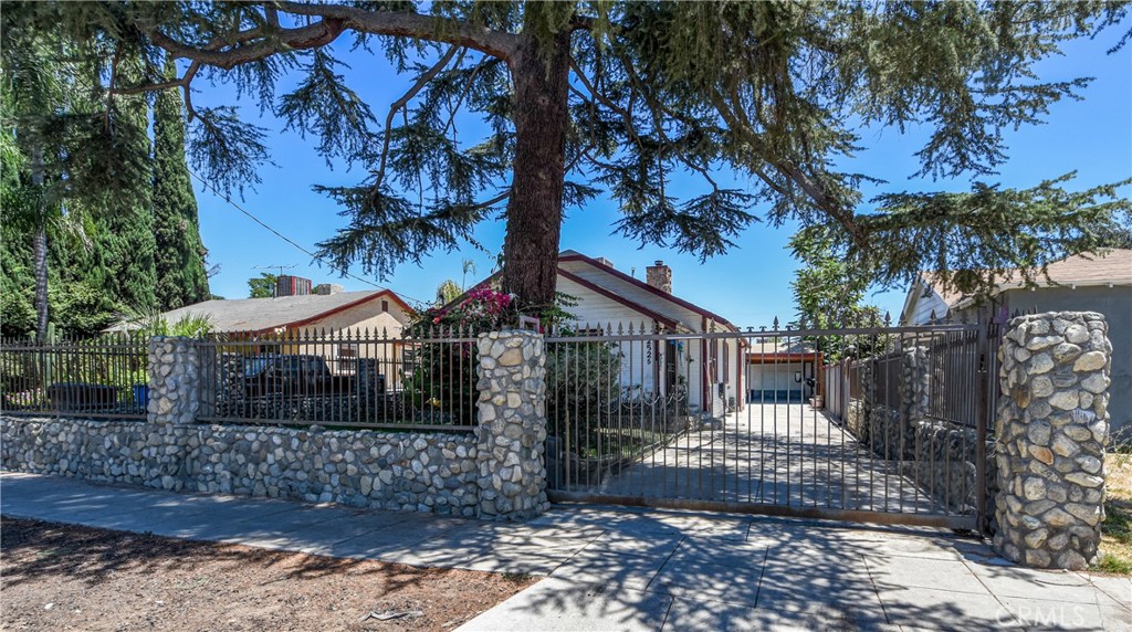 2525 Sepulveda, San Bernardino, CA 92404 — photo 1