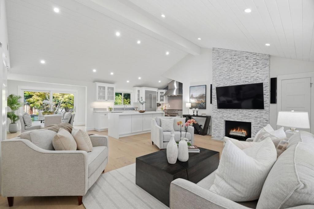 1024 Marilyn Drive