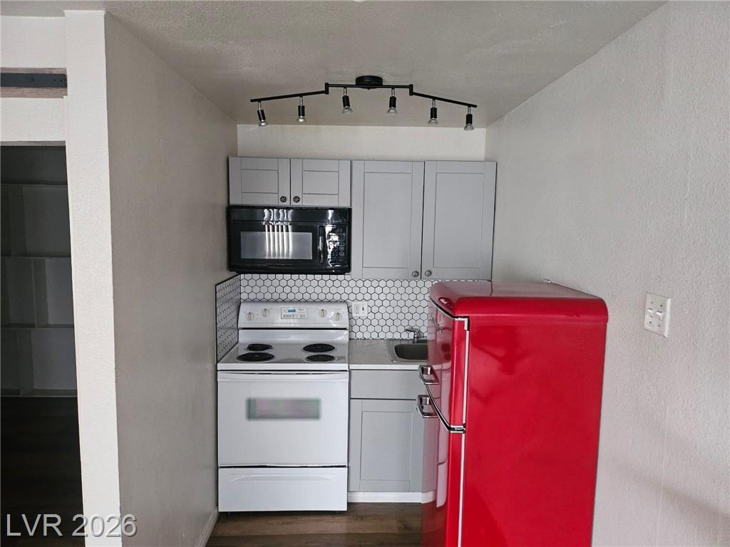 4600 University Center Drive 80, Las Vegas, NV 89119 — photo 1