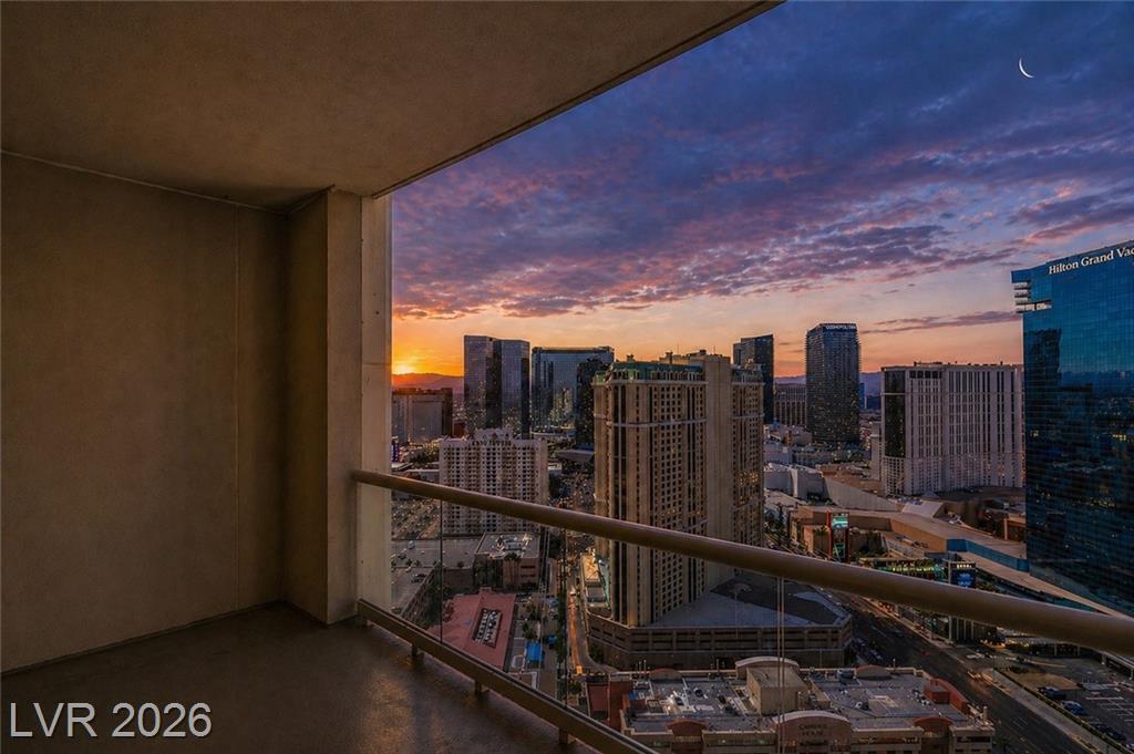 135 East HARMON Avenue 3209, Las Vegas, NV 89109 — photo 1