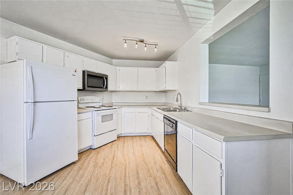5091 Pioneer Avenue 201, Las Vegas, NV 89146 — photo 1