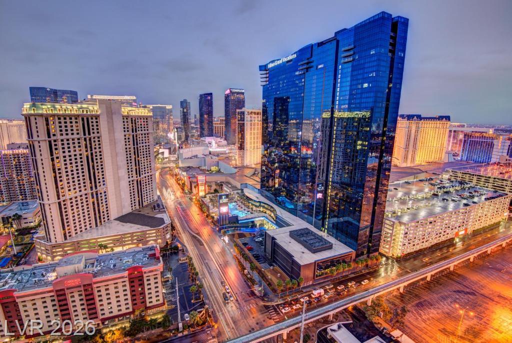 135 East Harmon Avenue 1109, Las Vegas, NV 89109 — photo 1