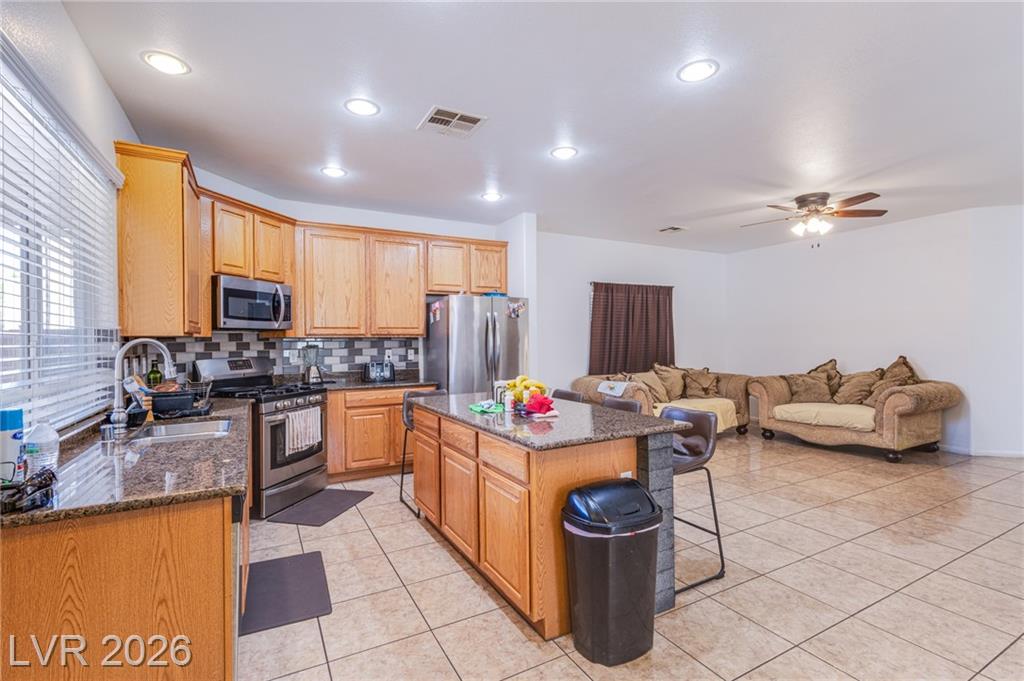 124 SHARP EDGE Avenue, North Las Vegas, NV 89031 — photo 1