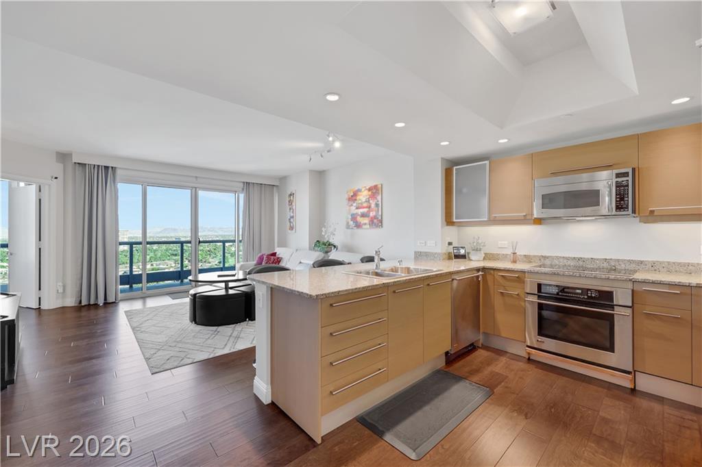 322 Karen Avenue 2105, Las Vegas, NV 89109 — photo 1