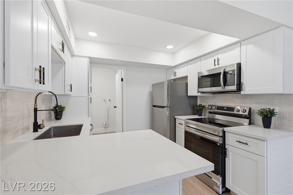 3045 Pinehurst Drive B, Las Vegas, NV 89109 — photo 1
