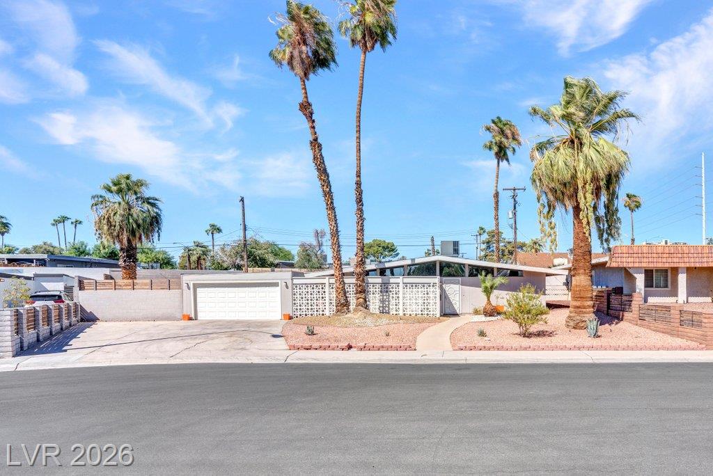 3327 Seminole Circle, Las Vegas, NV 89169 — photo 1
