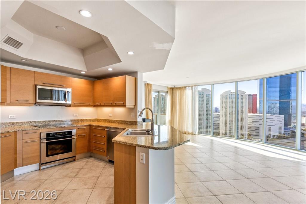 322 Karen Avenue 2708, Las Vegas, NV 89109 — photo 1