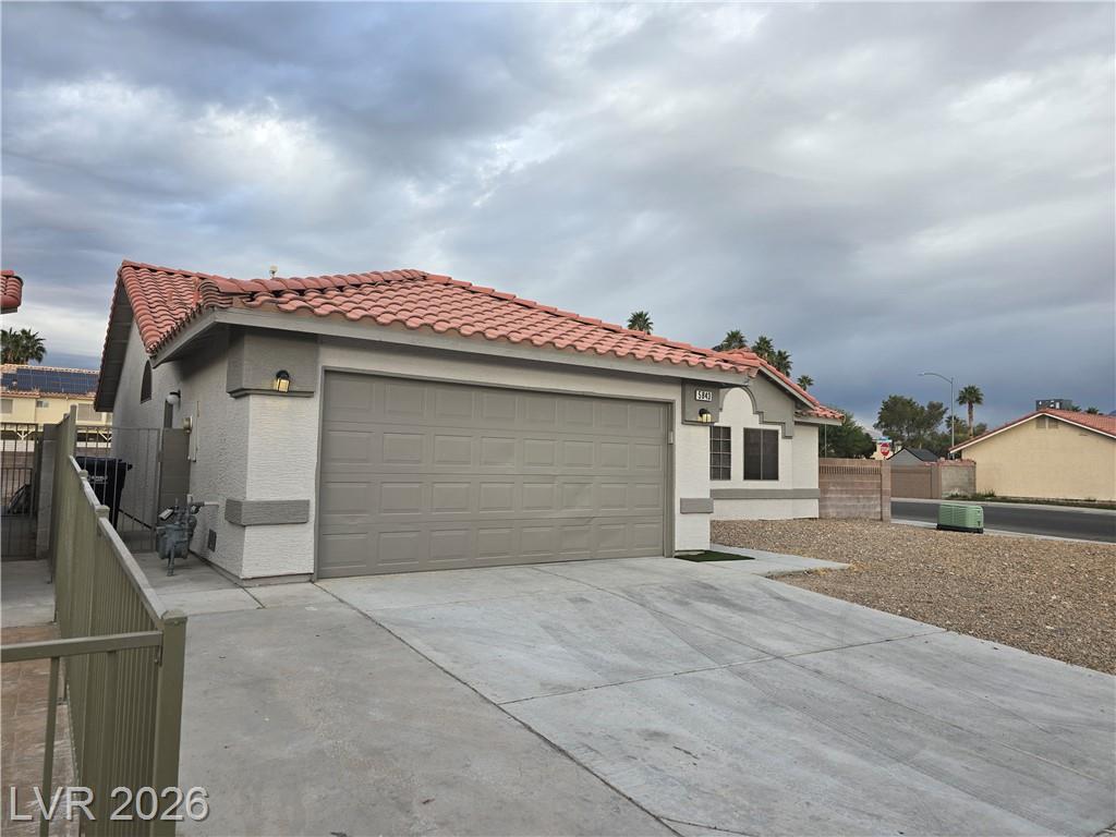 5843 BERRY HILL ., North Las Vegas, NV 89031 — photo 1