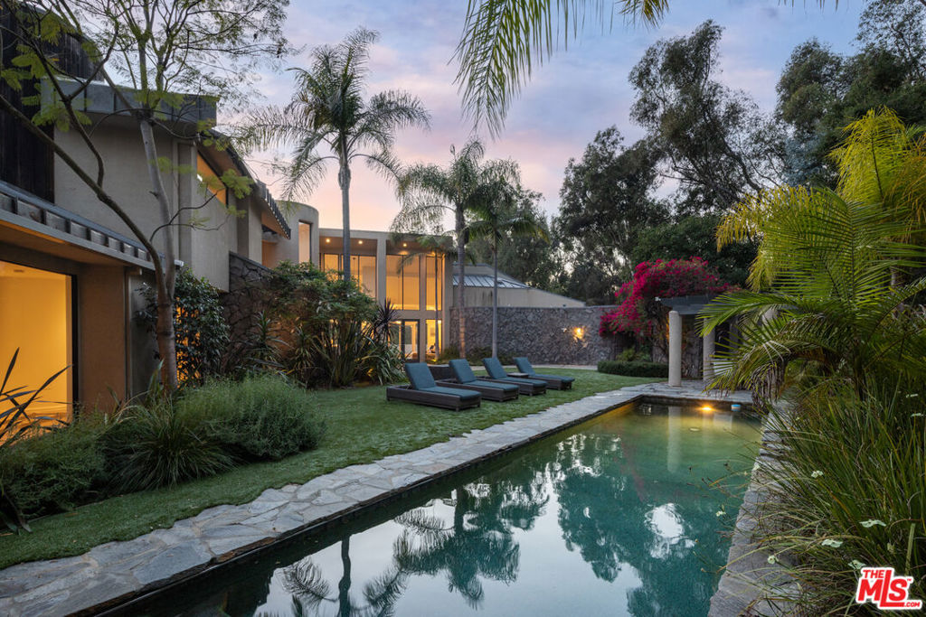 1060 E Oakmont Drive, Los Angeles, CA 90049 — photo 1