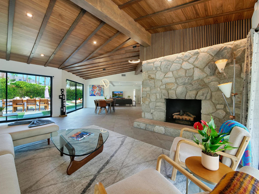 792 E Mesquite Avenue, Palm Springs, CA 92264 — photo 1