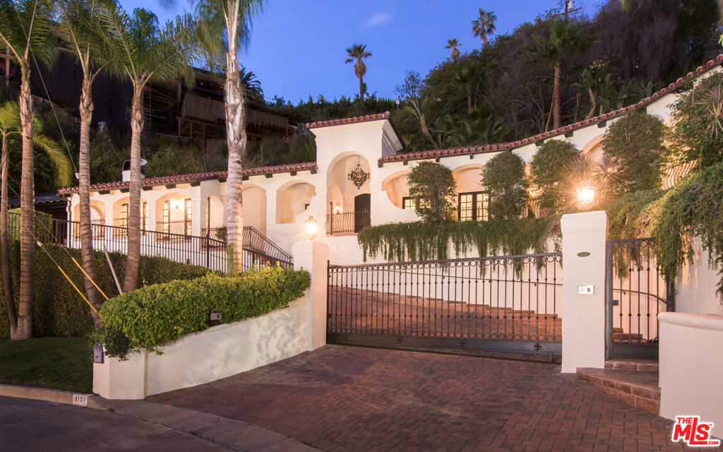 9101 St Ives Drive, Los Angeles, CA 90069 — photo 1